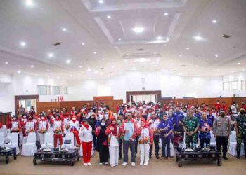 Gubernur NTB Zulkieflimansyah Lepas Kontingen FORNAS VI
