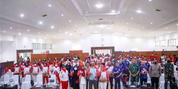 Gubernur NTB Zulkieflimansyah Lepas Kontingen FORNAS VI