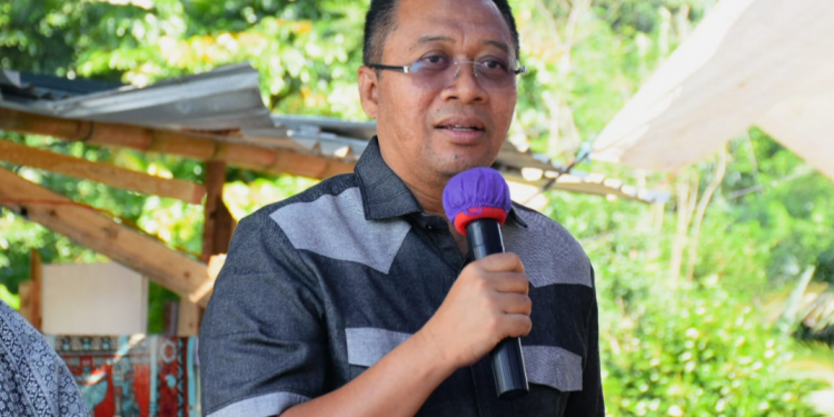 Pembangunan Masjid Pusaka Almuttaqin, Pemprov NTB Salurkan 1000 sak smen