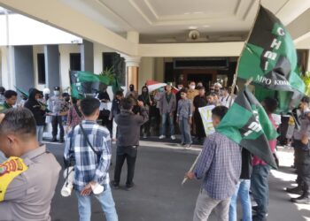 HMI-PO CAbang Mataram Gelar Aksi