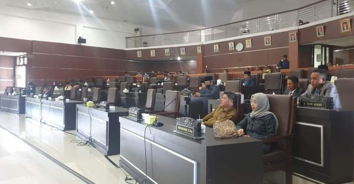 Rapat Paripurna DPRD Kab. Lombok Timur, Setujui Pinjaman Pemda pada PT. BANK NTB Syari’ah.