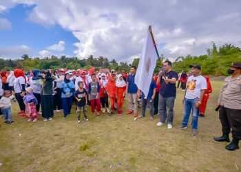 Semarak HUT RI Ke-77, Gubernur NTB Lepas Peserta Jalan Sehat Pemdes Desa Anjani