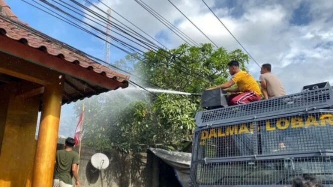 Satu Unit Rumah Pribadi Milik Wabup Lobar, dilahap Sijago Merah