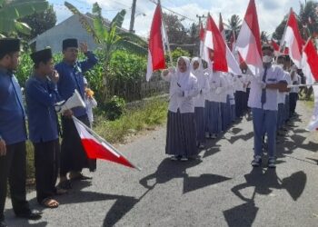 Sambut STQ Perdana Desa Lenek Lauk, 33 Kontongen Ikuti Pawai Ta’arruf