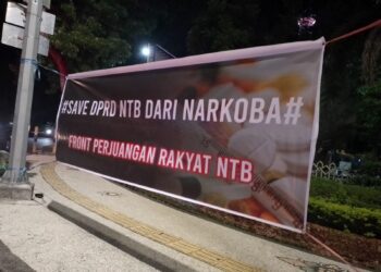 Spanduk "Save DPRD NTB dari Narkoba" Bertebaran di Kota Mataram dan Lobar