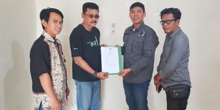 Ketua DPD PJS Jambi Wahyu Jati Serahkan SK Kepengurusan DPC PJS Batanghari