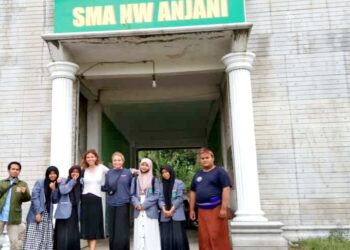 JLC SMA NW Anjani dikunjungi Tamu Pengajar Asal Amerika dan Inggris