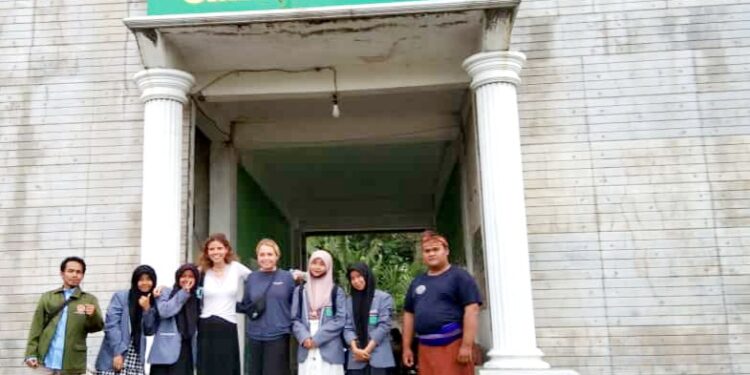 JLC SMA NW Anjani dikunjungi Tamu Pengajar Asal Amerika dan Inggris