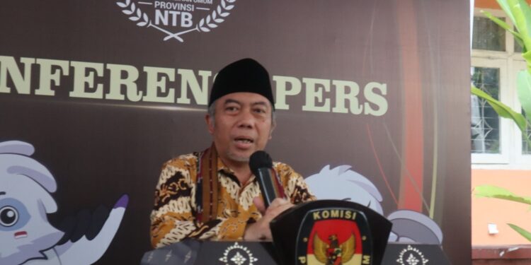 Resmi Maju Sebaga Bakal Calon DPD RI, TGH. Lalu Gede Sakti Antarkan Berkas Dukungan ke KPU