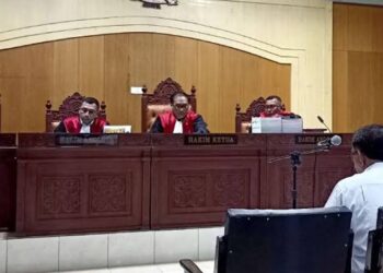 Mantan Kadis PTPH Kab. Bima Memasuki Sidang Pembacaan Tuntutan JPU