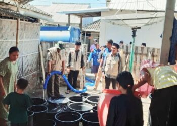 Dampak Kekeringan Diwilayah Selaparang LAZZAH NW Salurkan 20 Ribu Liter Air Bersih