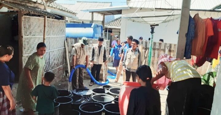 Dampak Kekeringan Diwilayah Selaparang LAZZAH NW Salurkan 20 Ribu Liter Air Bersih