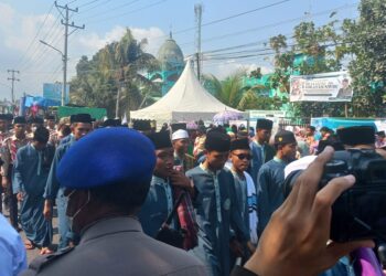 Ratusan Ribu Jama’ah Padat, Meriahkan Pawai Alagoris HULTAH Madrasah NWDI Ke-88 di Anjani