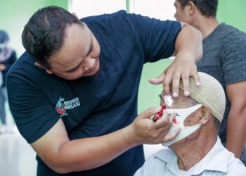 “Nampak Terang Benderang” Program Bank NTB Syari’ah untuk Masyarakat Katarak di NTB