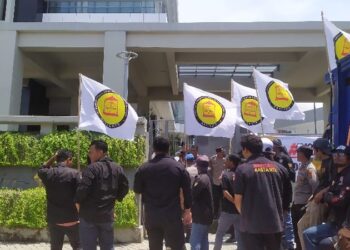 OJK Kembali Digeruduk, LSM Kasta NTB Tuntut Soal Kebocoran Data Bank