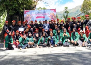 Berbagai Kesenian Lokal Meriahkan Festival Budaya Desa Sembalun Bumbung KKN UNW Mataram