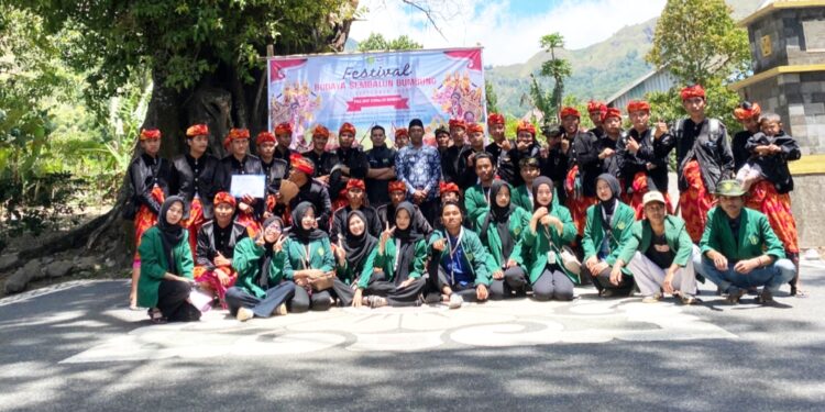Berbagai Kesenian Lokal Meriahkan Festival Budaya Desa Sembalun Bumbung KKN UNW Mataram