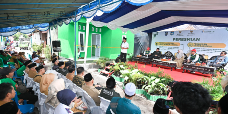 BAZNAS Lombok Barat Resmikan 10 Unit Rumah Layak Huni dan 9 Gerobak Produktif