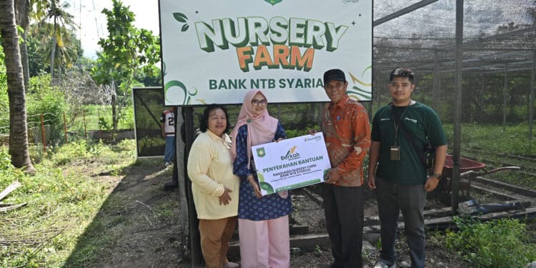 Wujudkan Sinergi Hijau, Bank NTB Syariah Serahkan Fasilitas Nursery Farm untuk Program Sumbawa Hijau Lestari