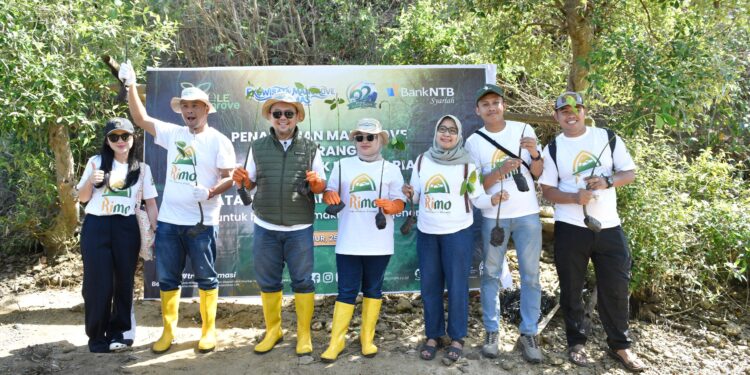 Peringati Hari Mangrove Sedunia dan HUT ke-62, Bank NTB Syariah Tanam Mangrove di Kawasan Ekowisata Paremas