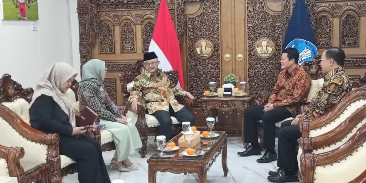 Mendikdasmen Terima Audiensi Bank NTB Syariah, Bahas Penguatan Layanan Keuangan ASN Pendidikan